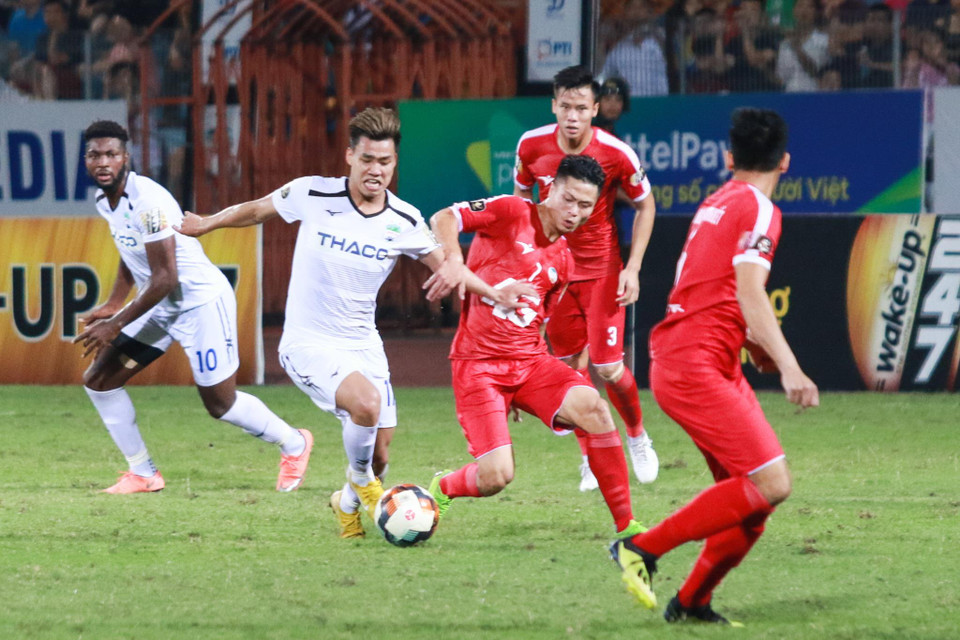 Chia sẻ với báo chí, Thanh cho biết mới chỉ bình phục khoảng 97% và chưa đạt trạng thái tốt nhất, nhưng với những gì đã thể hiện cầu thủ này cho thấy mình sẵn sàng trở lại đội tuyển quốc gia thời gian tới. (Ảnh: Nguyên An/Vietnam+)