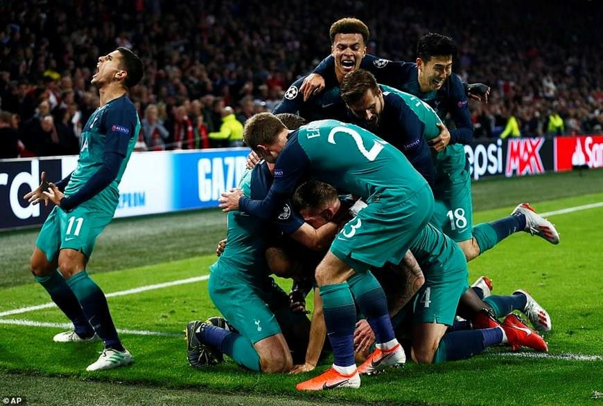 ...để giúp Tottenham thắng 3-2, qua đó hòa đối thủ 3-3 sau hai lượt trận và giành quyền đi tiếp nhờ luật bàn thắng sân khách.