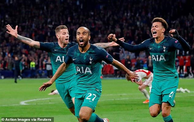 Lucas Moura đã trải qua đêm đáng nhớ khi lập hat-trick vào lưới Ajax...