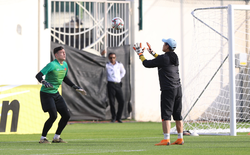 Thủ môn Đặng Văn Lâm trong buổi tập. (Ảnh: Hoàng Linh/TTXVN)