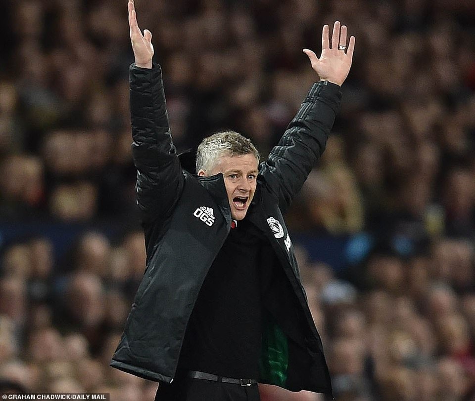 ...nhưng các học trò của Ole Gunnar Solskjaer đều bất lực trước thủ thành Buffon.