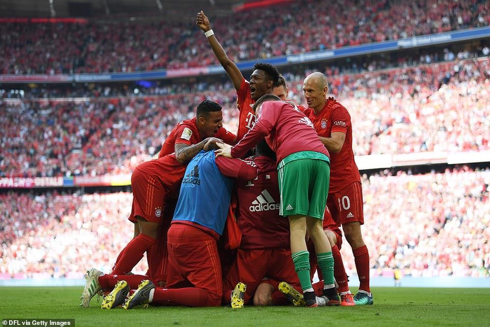 Chiến thắng này đã đưa Bayern vượt qua Dortmund để vô địch Bundesliga mùa này.