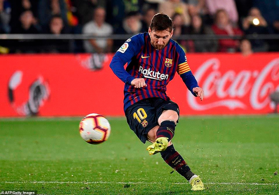 Tuy nhiên, đúng thời điểm khó khăn, Messi lại tỏa sáng với cú sút phạt thành bàn rút ngắn tỷ số 3-4 ở phút 90.