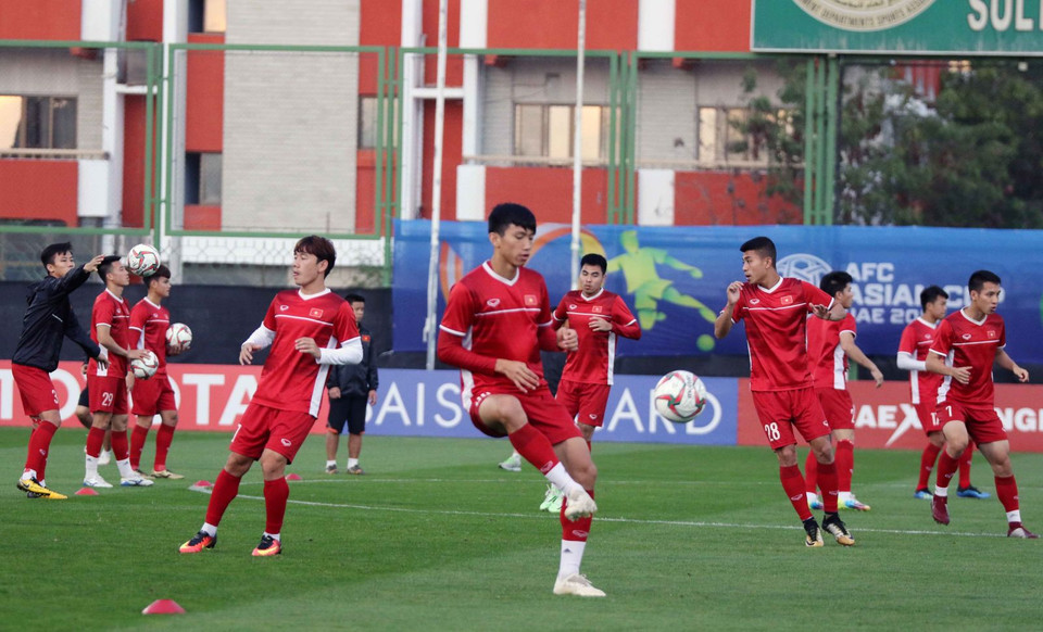 Vào chiều 7/1, đội tuyển Việt Nam sẽ có buổi tập làm quen với sân thi đấu Zayed Sport City. (Nguồn: VFF)