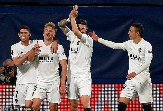 Valencia chính là đội bóng giành ưu thế lớn nhất khi có chiến thắng 3-1 trên sân của Villarreal, nhờ các bàn thắng của Goncalo Guedes...