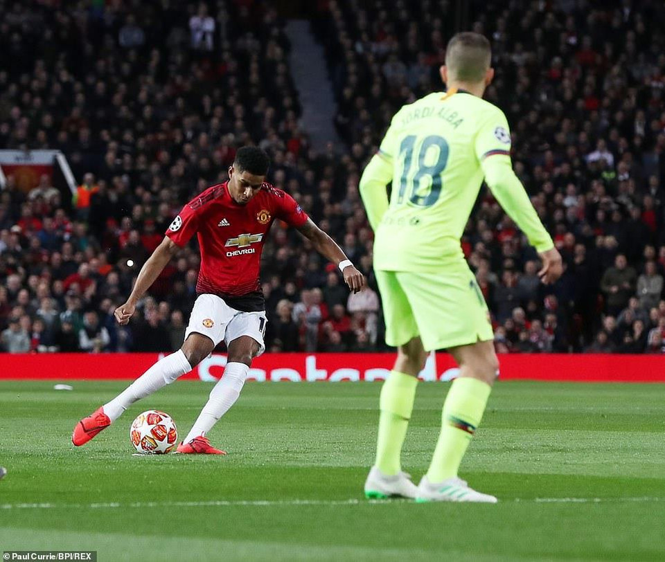 Bất ngờ phải nhận bàn thua sớm, Manchester United thi đấu rất nỗ lực...