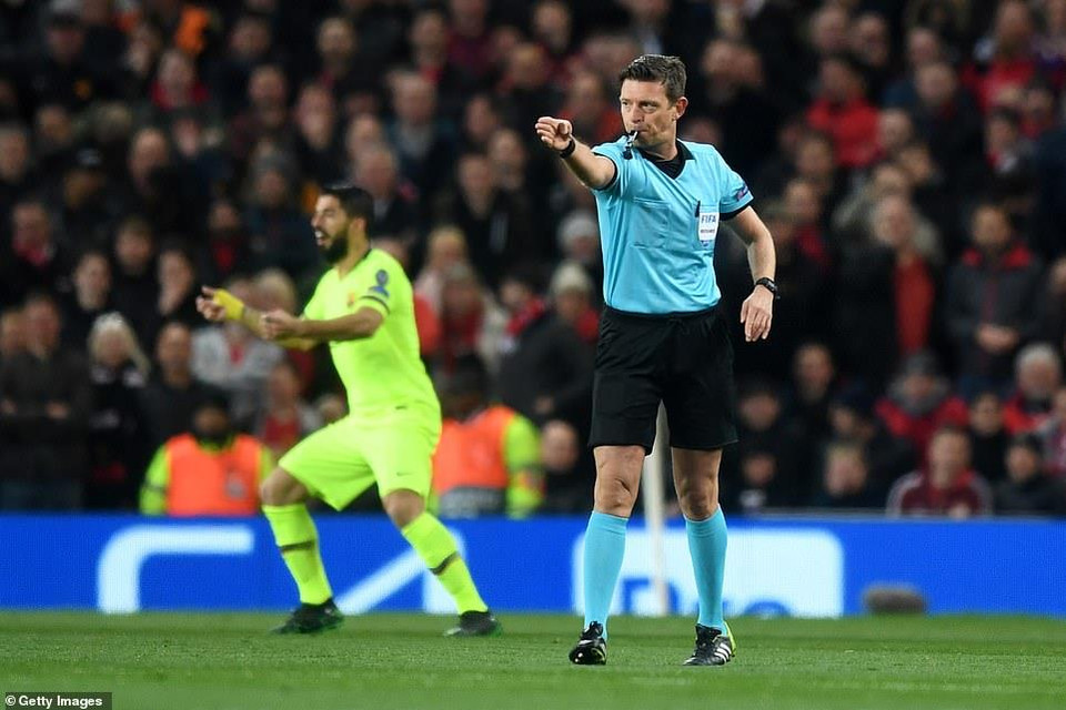 Tuy nhiên, sau khi có sự trở giúp của VAR, trọng tài chính Gianluca Rocchi đã công nhận bàn thắng của Barcelona.