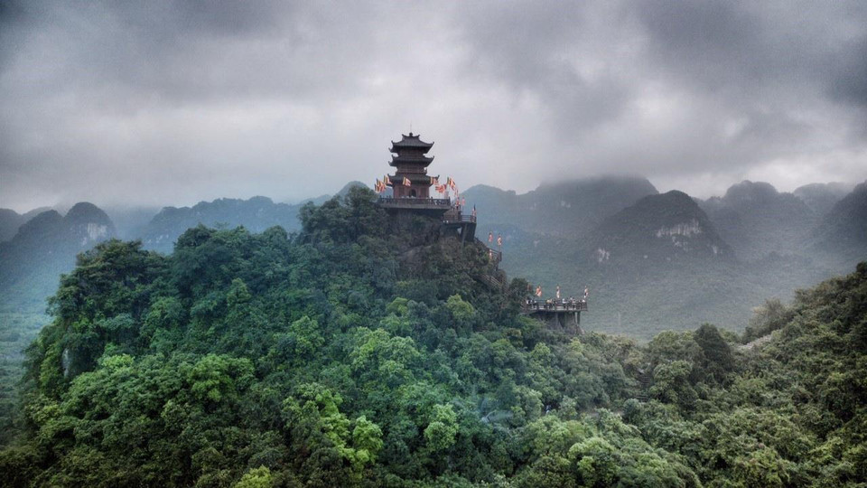 ...với gần 1.000ha hồ nước, 3.000ha núi đá, rừng tự nhiên. (Ảnh: Trọng Đạt/TTXVN)