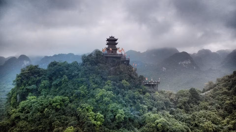 ...với gần 1.000ha hồ nước, 3.000ha núi đá, rừng tự nhiên. (Ảnh: Trọng Đạt/TTXVN)