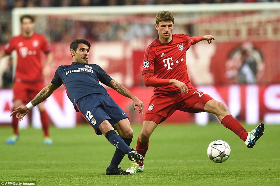 Bayern đã chủ động chơi dâng cao sau tiếng còi khai cuộc.