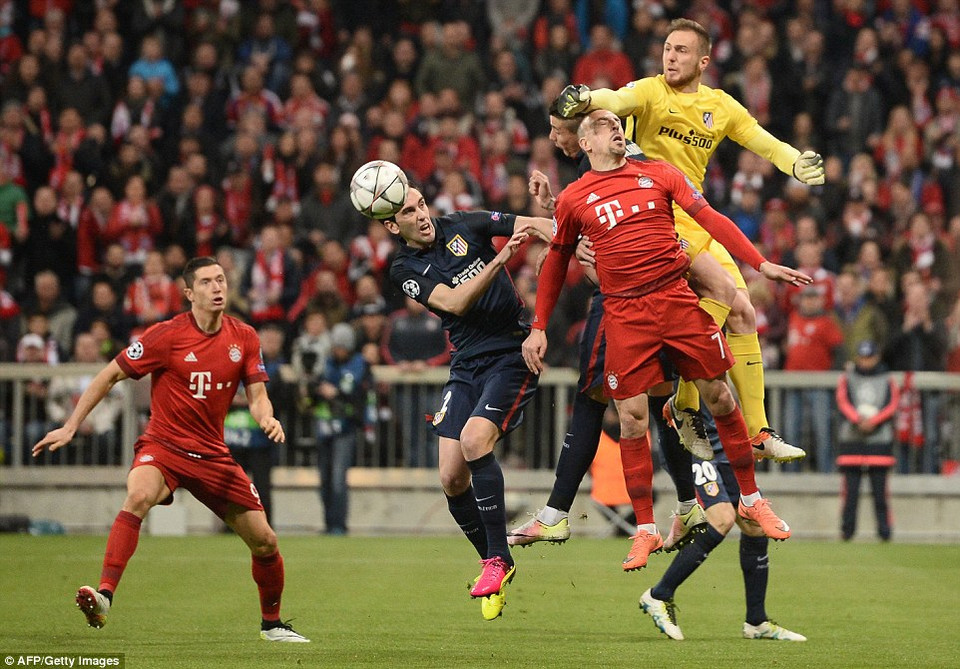 Đội chủ nhà tạo thế áp đảo trước Atletico. 