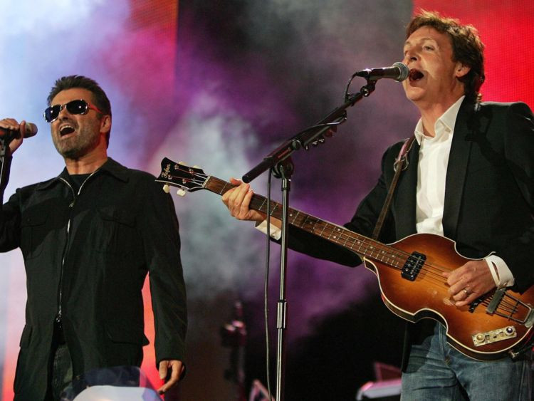 George Michael biểu diễn cùng​ Paul McCartneyh tại Hyde Park, London vào năm 2005. (Nguồn: mirror)