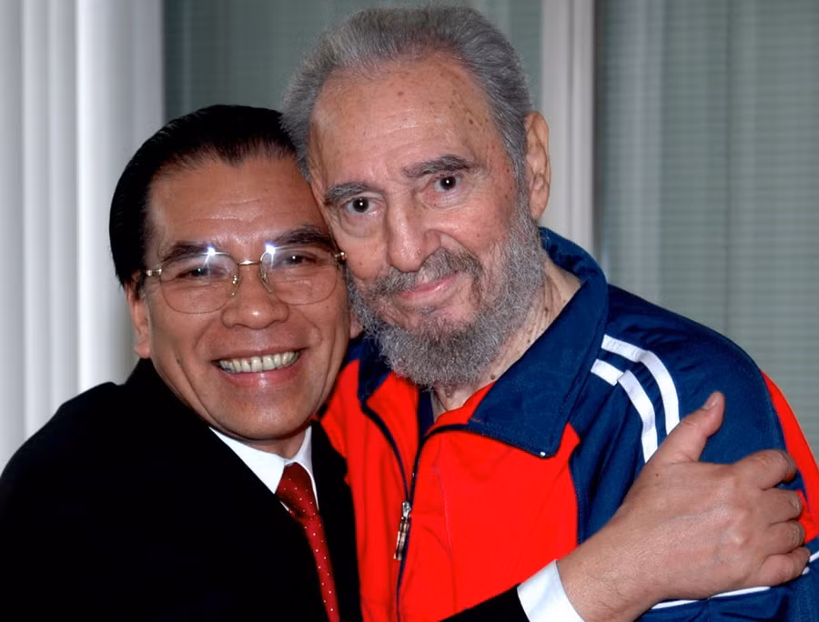 Ngày 2/6/2007, Tổng Bí thư Nông Đức Mạnh với Chủ tịch Cuba Fidel Castro trong chuyến thăm hữu nghị chính thức Cuba. (Ảnh: Đinh Xuân Tuân/TTXVN)