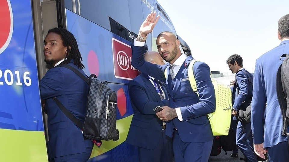 Các cầu thủ Bồ Đào Nha về nơi nghỉ dưỡng để chuẩn bị cho hành trình chinh phục đỉnh cao.