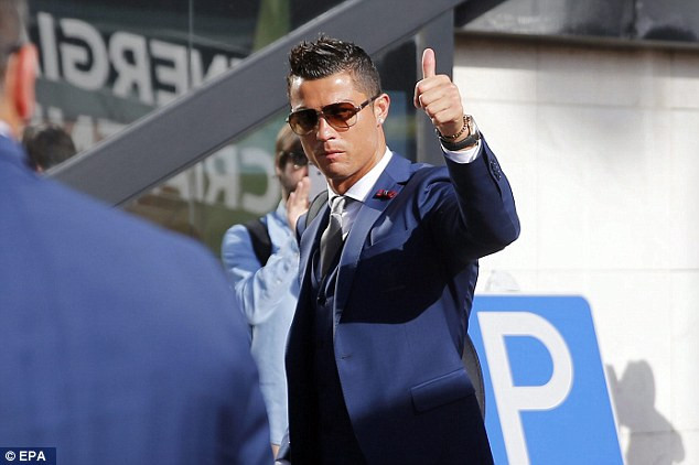 Ronaldo và Bồ Đào Nha đã đến Pháp tham dự EURO 2016.