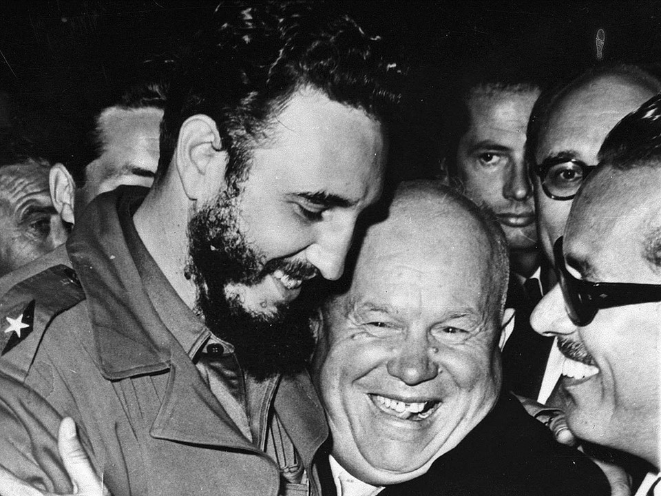Năm 1961, Fidel chính thức tuyên bố Cuba là một nước xã hội chủ nghĩa.