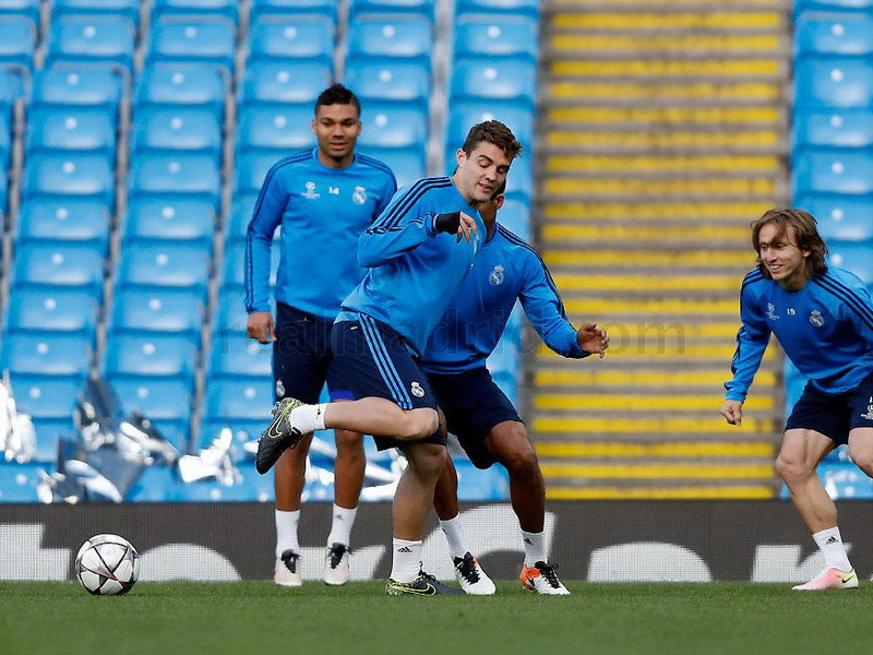 Các cầu thủ Real tích cực tập luyện tại Etihad. (Nguồn: Realmadrid.com)