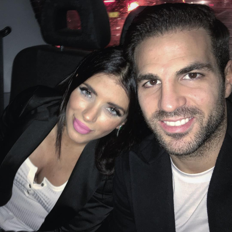 Tiền vệ tuyển Tây Ban Nha Cesc Fabregas và một nửa Daniella Semaan.