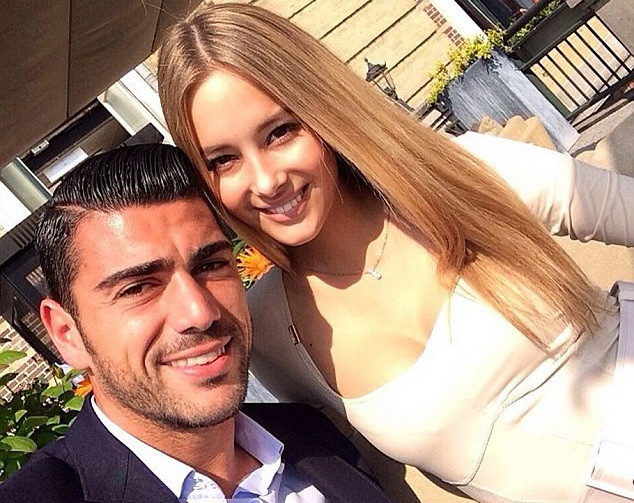 Graziano Pelle và bạn gái Viktoria Varga.