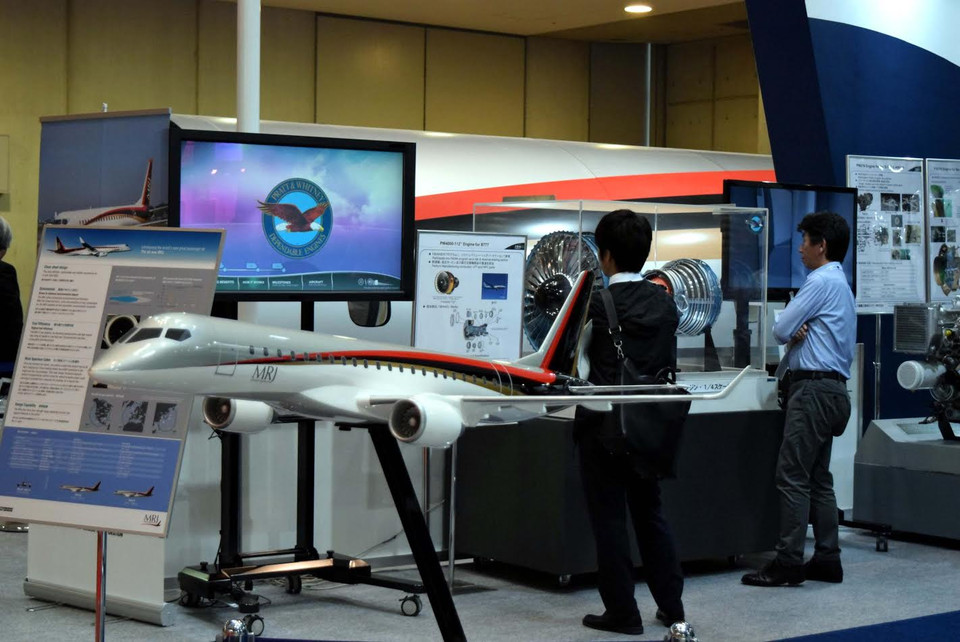 Mô hình máy bay dân dụng MRJ của Mitsubishi. (Ảnh: Thanh Hữu-Nguyễn Tuyến/Vietnam+)