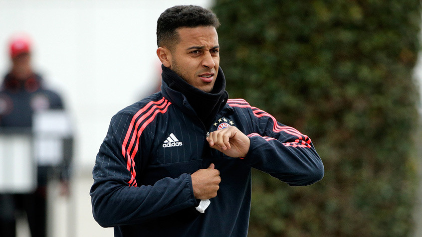 Thiago Alcântara trở lại Tây Ban Nha với mục tiêu đánh bại Atletico. (Nguồn: fcbayern.de)