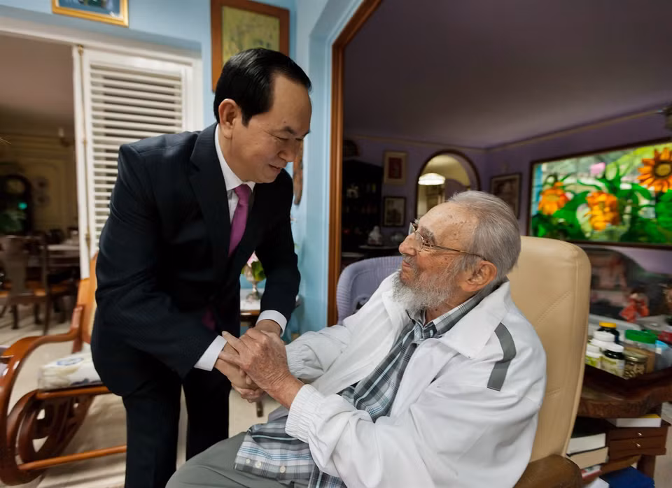 Chủ tịch nước Trần Đại Quang hội kiến Lãnh tụ cách mạng Cuba Fidel Castro, tháng 11/2016. (Nguồn: EPA/TTXVN)
