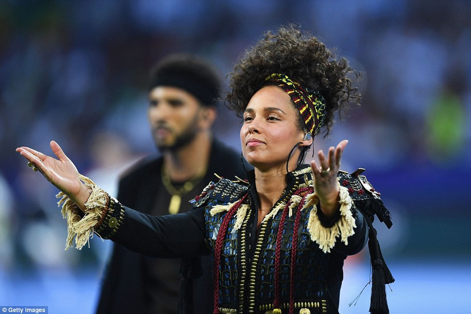Alicia Keys biểu diễn.