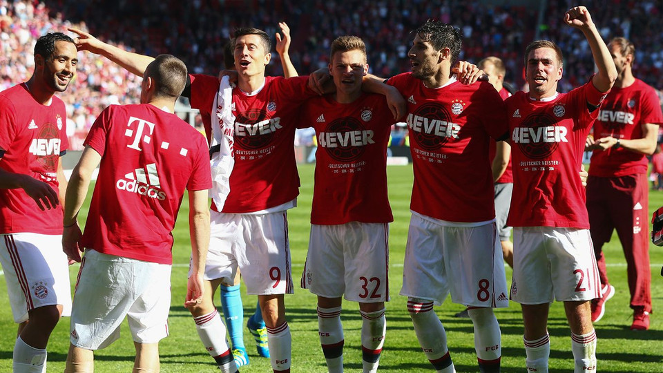 Nhưng nỗi buồn đó đã được gạt sang 1 bên để nhường chỗ cho niềm vui chiến thắng với chức vô địch Bundesliga. (Nguồn: Fcb.de)