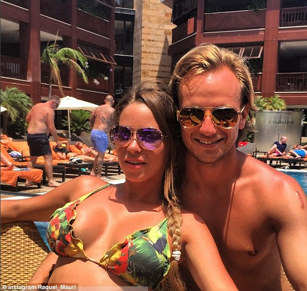 Raquel Mauri và tiền vệ tuyển Croatia Ivan Rakitic. (Nguồn: DM)