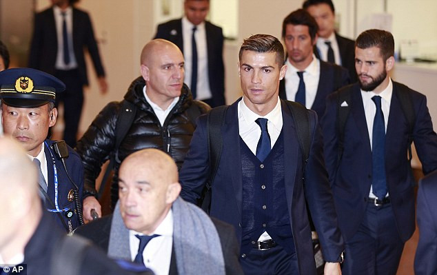Ronaldo cùng đồng đội đặt chân đến Yokohama, tranh FIFA Club World Cup.