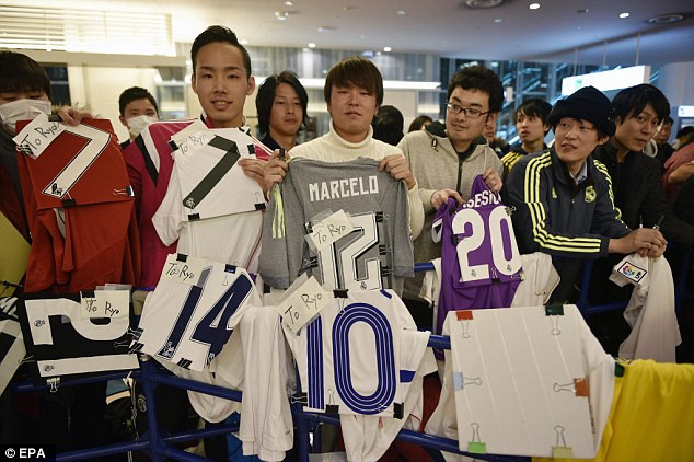 Người hâm mộ Nhật Bản chào đón Real Madrid.