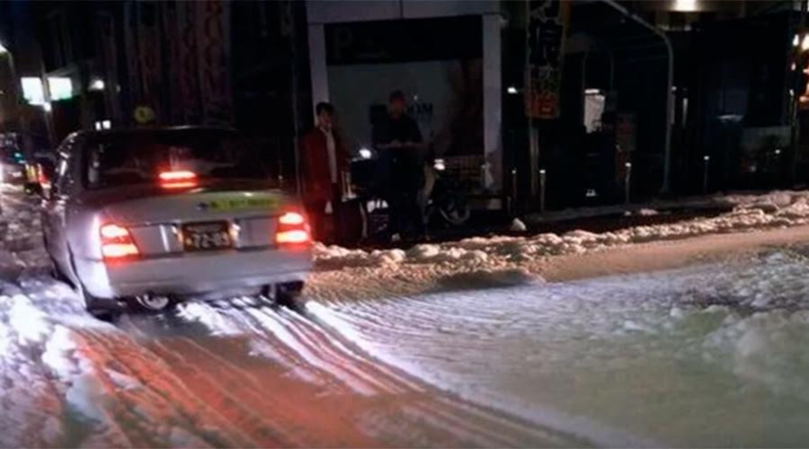 Số khác thì cho rằng đây là bọt cứu hỏa thông thường; tuy nhiên không có sự xuất hiện của xe cứu hỏa nào trong ảnh.