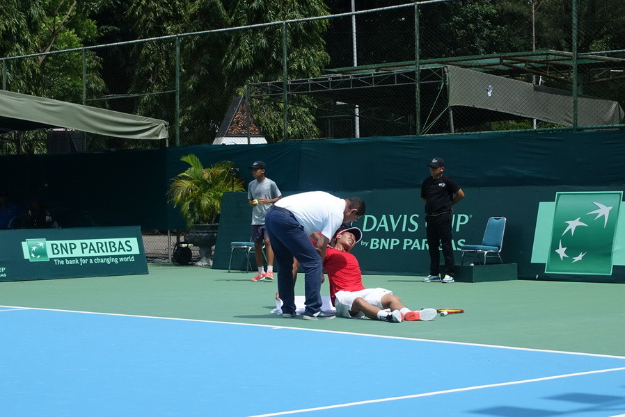 Ở trận đấu quyết định, Hoàng Thiên đã gặp khó khăn rất lớn vì thời tiết... (Ảnh: Mạnh Linh/Vietnam+)