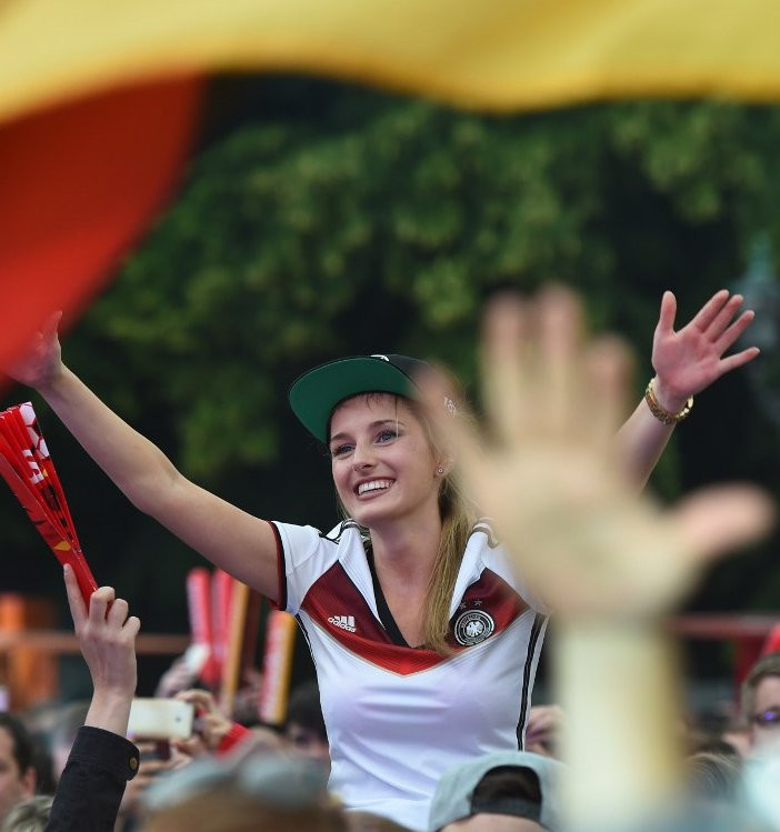 Nữ cổ động viên xinh đẹp Đức.