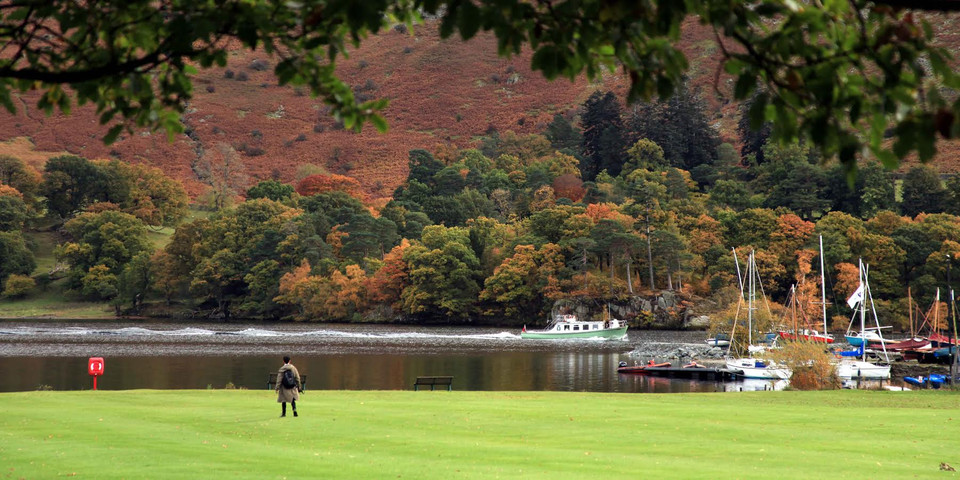 Cảnh sông nước hữu tình ở bến tàu Glenridding. (Ảnh: Như Mai/Vietnam+)