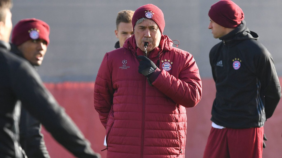 Nhưng điều đó không quan trọng với Carlo Ancelotti và học trò...(Nguồn: fcbayern.com)