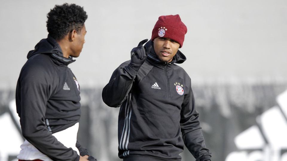 Douglas Costa rất tập trung trong buổi tập.​ (Nguồn: fcbayern.com)