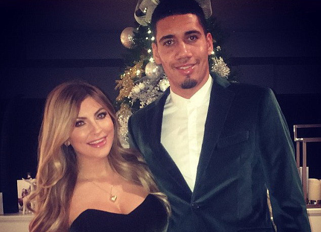 Sam Cooke, một nửa của hậu vệ đội tuyển Anh Chris Smalling. (Nguồn: DM)