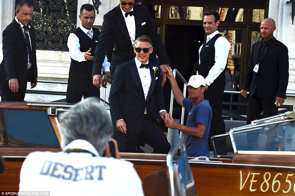 Anh và Ivanovic đã quyết định đến với nhau sau gần 2 năm hẹn hò.