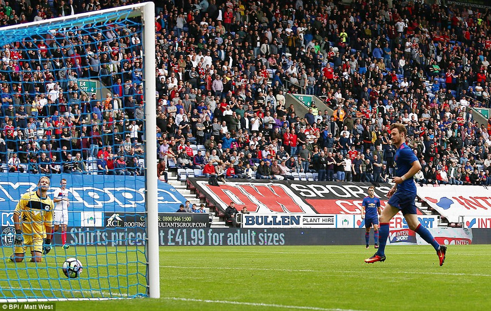 Phút 49, William Keane đã phá vỡ thế bế tấc với bàn thắng mở tỷ số.