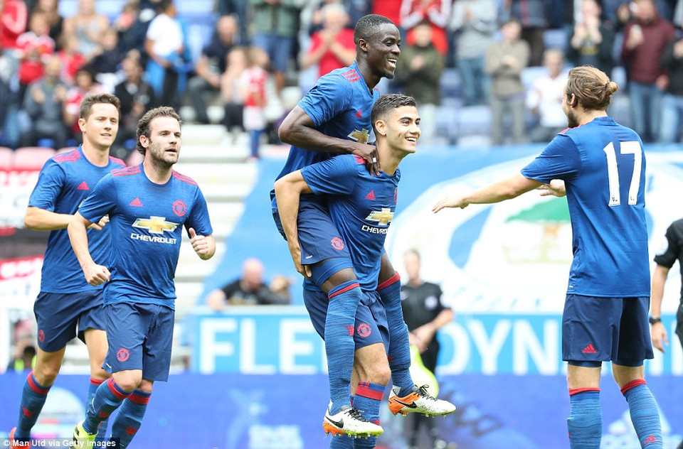 Niềm vui của M.U sau bàn thắng ấn định tỷ số số c Pereira.