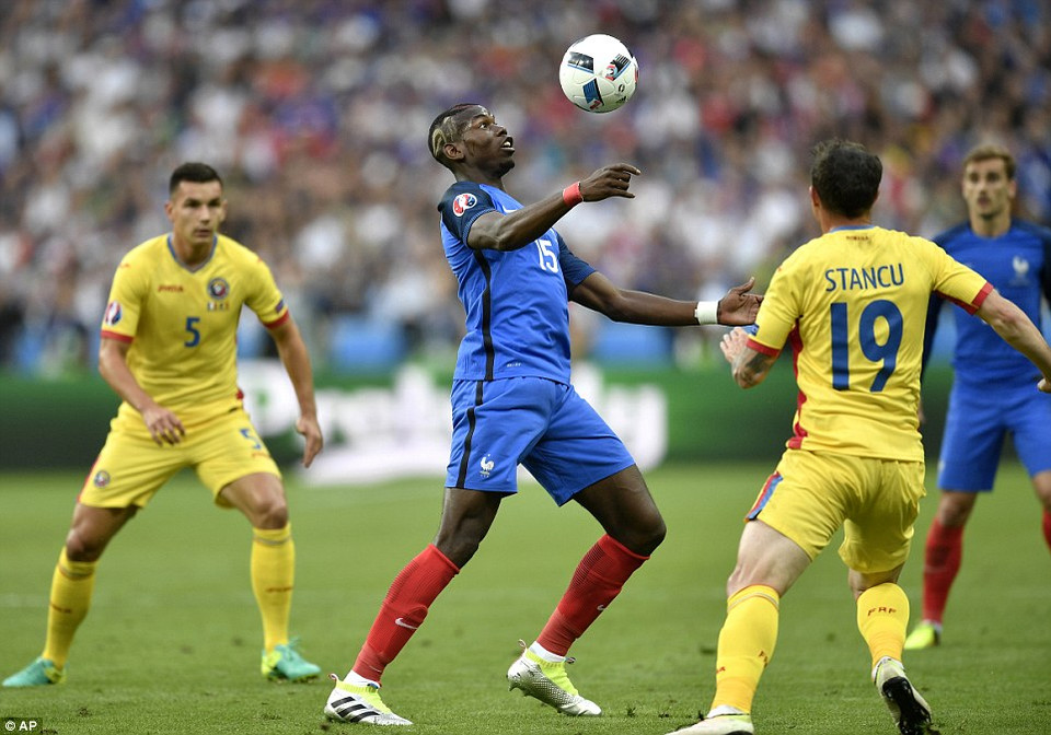 Sang hiệp 2, Pháp đã chủ động tấn công nhiều hơn.