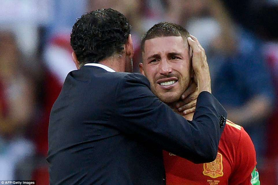Bên kia chiến tuyến, giọt nước mắt của Sergio Ramos cũng đã phải rơi.