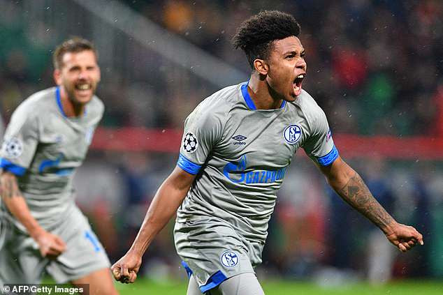 Ở trận đấu cùng bảng, Weston McKennie cũng đóng vai trò tương tự...