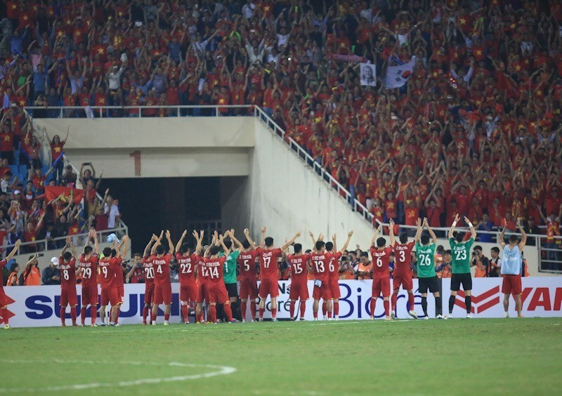 ... và luôn có hàng triệu người hâm mộ đồng hành trên mọi hành trình. (Ảnh: Trọng Đạt/TTXVN)