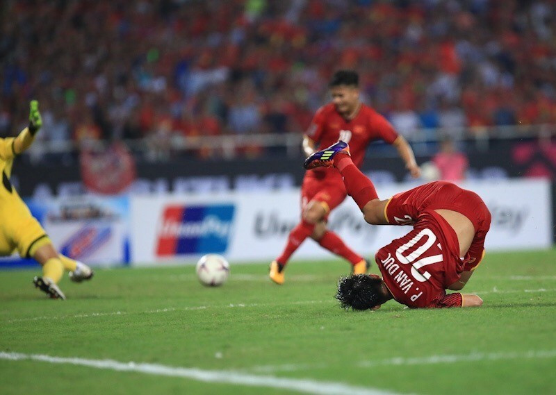 ...khi Văn Đức bùng nổ và rất nỗ lực để thực hiện đường căng ngang...