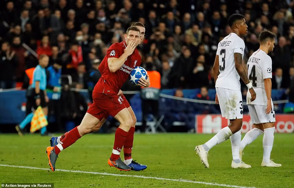 ...để mang về bàn rút ngắn tỷ số mà giúp Liverpool hy vọng có ít nhất một trận hòa.