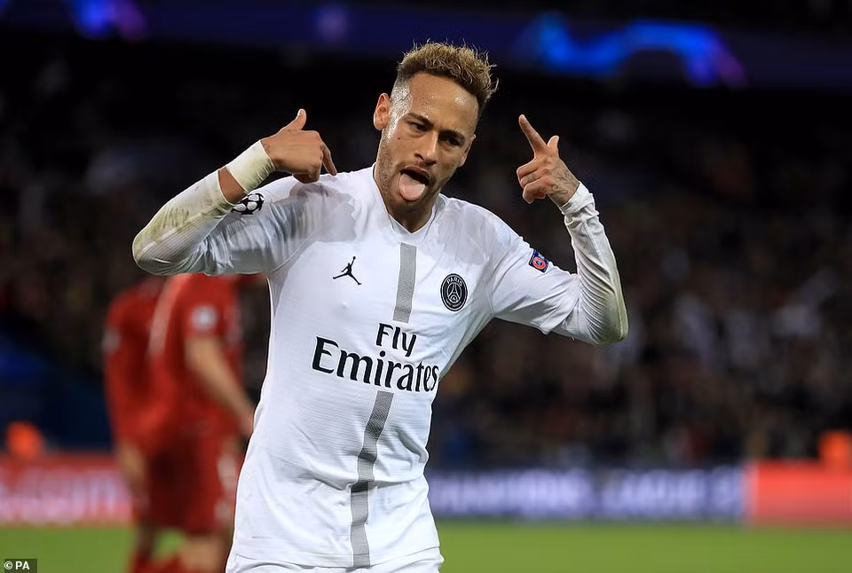Juan Bernat và Neymar đã thay nhau lập công giúp Paris Saint-Germain đánh bại Liverpool 2-1, qua đó đẩy The Kop phải "sinh tử" với Napoli ở lượt trận cuối vòng bảng Champions League.