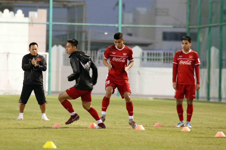 HLV Park Hang-seo tiếp tục rèn giũa các bài phối hợp nhóm, cách tổ chức phòng ngự và triển khai tấn công. (Nguồn: VFF)