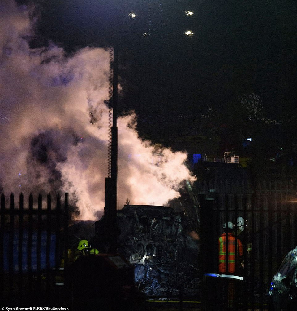 Sau khi đám cháy được dập tắt...